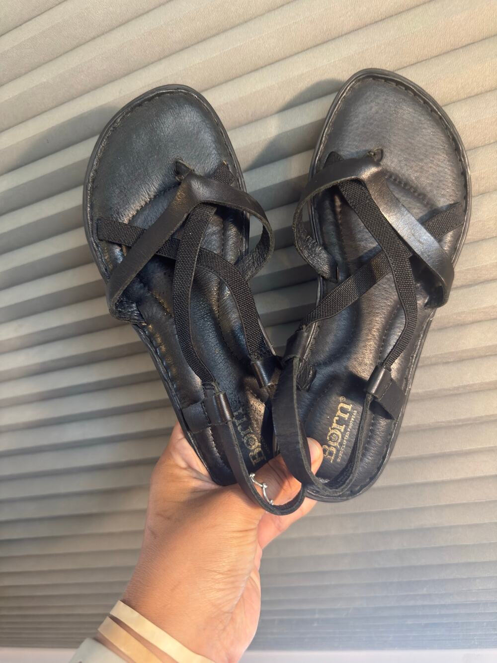 Born Black Leather Thong Sandals Womens  7 Comfort Slingback Elastic Strappy